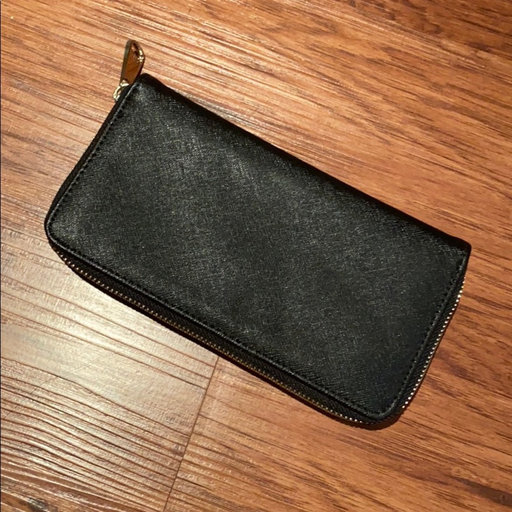 Mango zip wallet